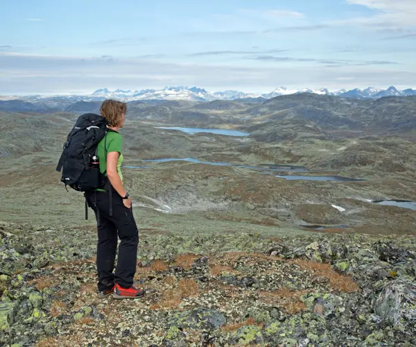 Turgåer på vei til Skutshødn i Vang