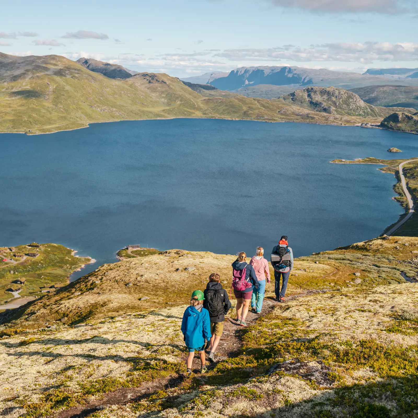 Mountain hike with the family – on the way to Tyinsølsnøse
