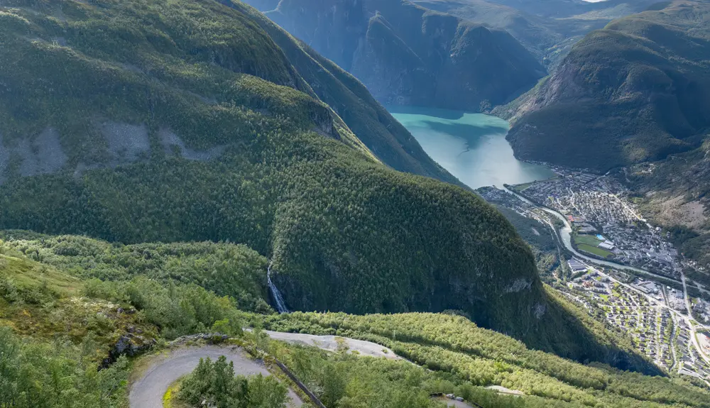 The hairpin bends from Tusenmeteren down towards Øvre Årdal