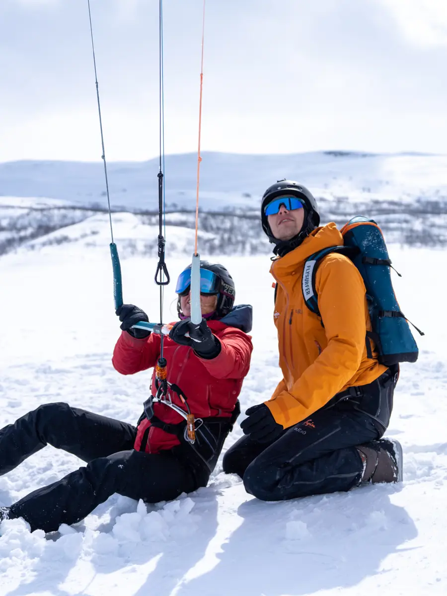 Kite course with a guide from Tyin Aktiv who instructs the participants