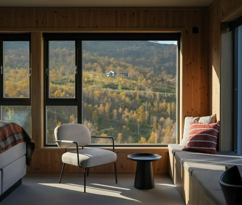 Udsigt i efterårsfarver fra et hotelværelse på Filefjellstuene