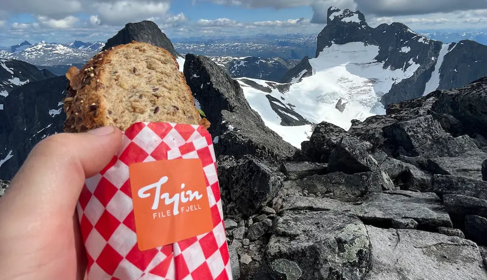 Lunch break at Store Soleibotntind