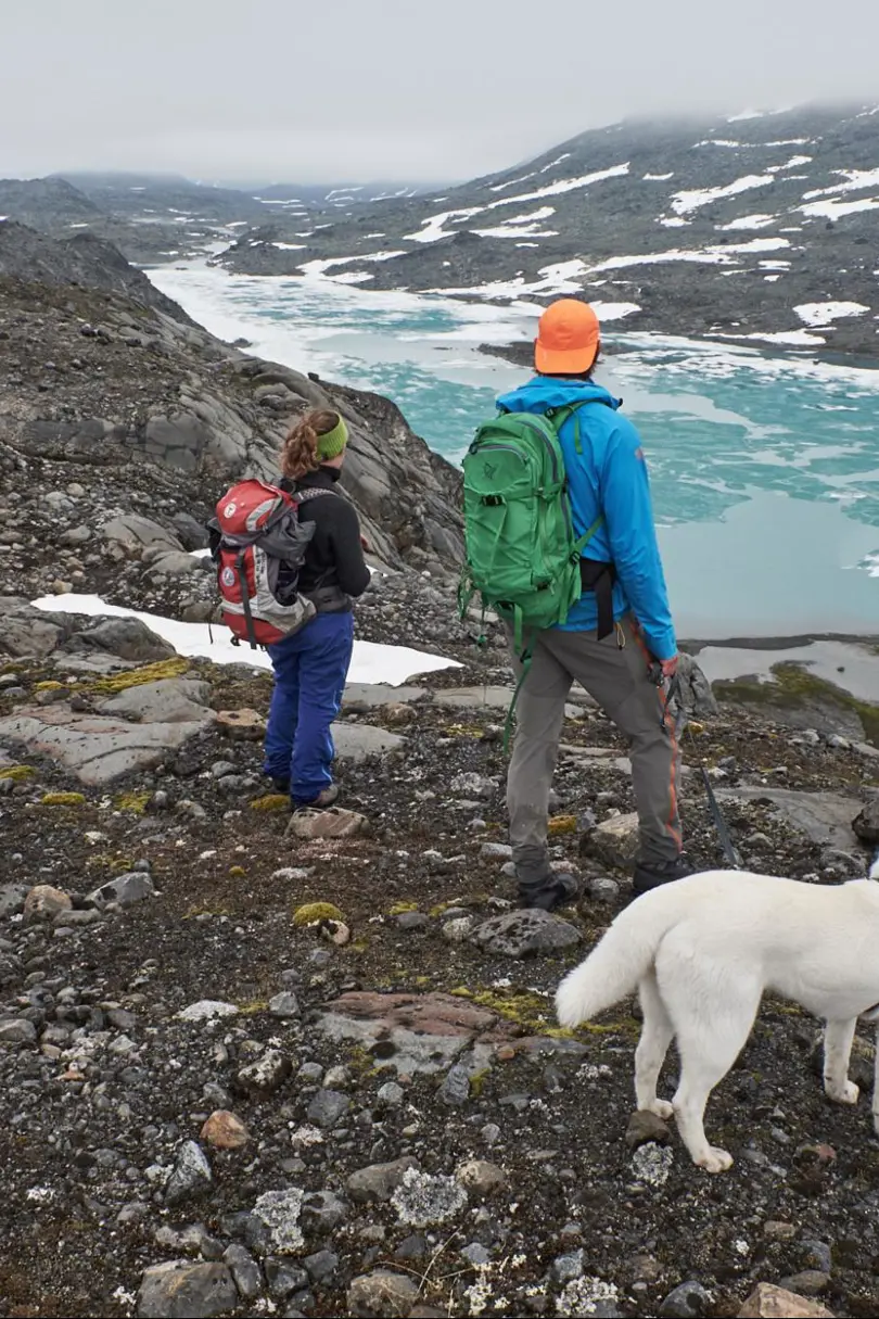 Turgåer i Mjølkedalen, på vei til Mjølkedalsbreen