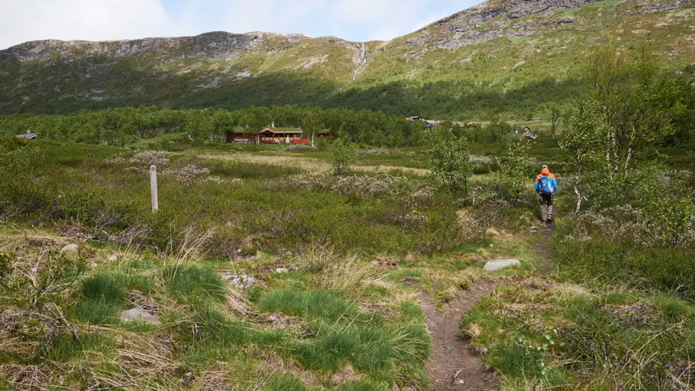 Vandrer på en gåtur rundt Otrøvatnet