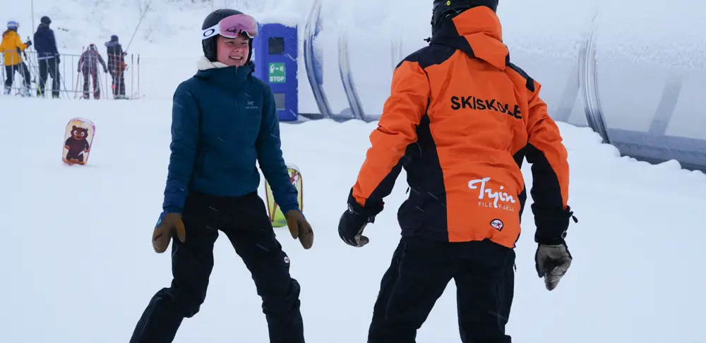 Students and teacher at ski school in Tyin Filefjell Ski Center