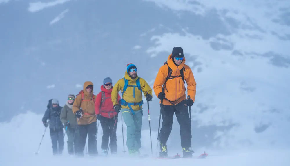 Tyin Aktiv Guide leder deltagere på randonnée- og topvandreture