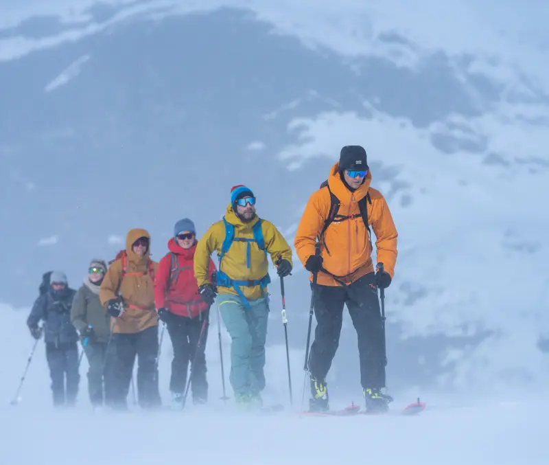 Tyin Aktiv Guide leder deltagere på randonnée- og topvandreture