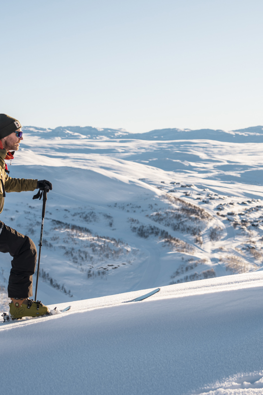 Skiløbere på vej til Skørsnøse på vandretur fra Tyin Filefjell