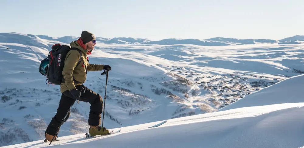 Skiløbere på vej til Skørsnøse på vandretur fra Tyin Filefjell