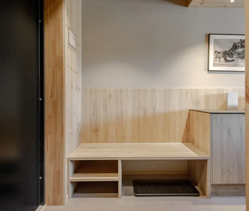 Storage in the hallway of hotel rooms at Filefjellstuene