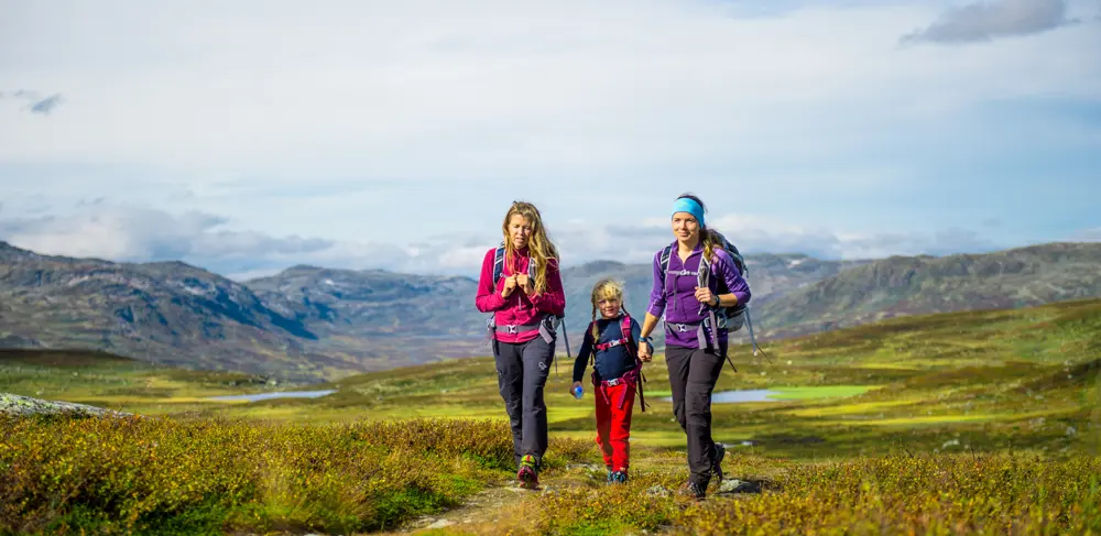 Familie på tur på Kongevegen over Filefjell