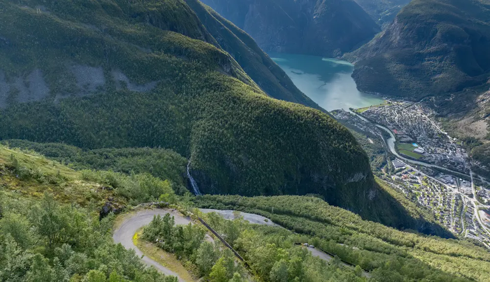 The hairpin bends from Tusenmeteren down towards Øvre Årdal