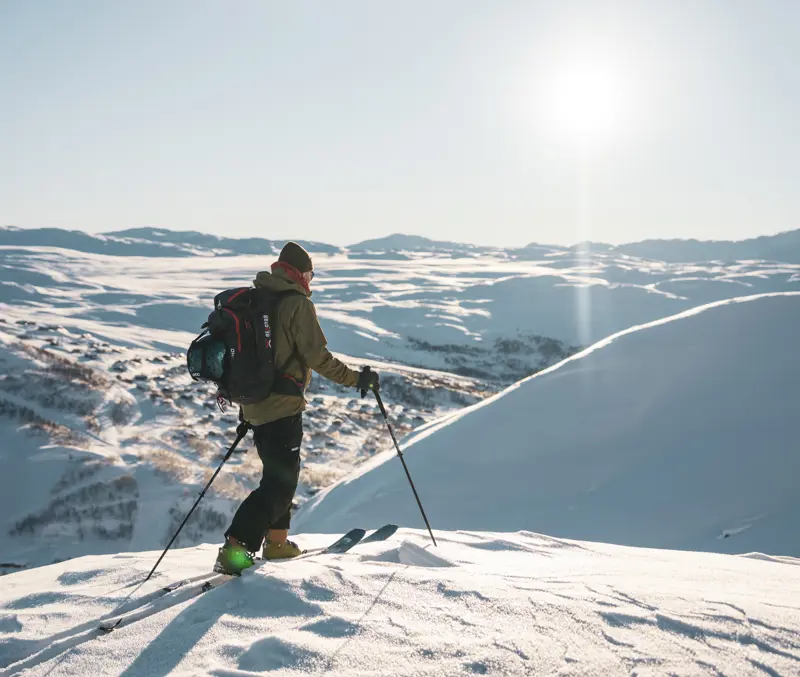Skier heading towards Skørsnøse on a hiking trip from Tyin Filefjell