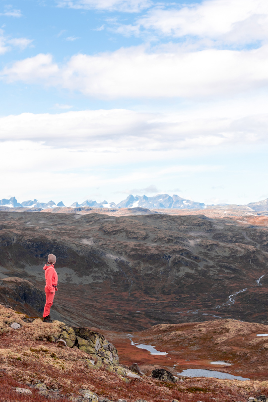 Efterårstur til Skørsnøse med udsigt over bjergene mod Jotunheimen