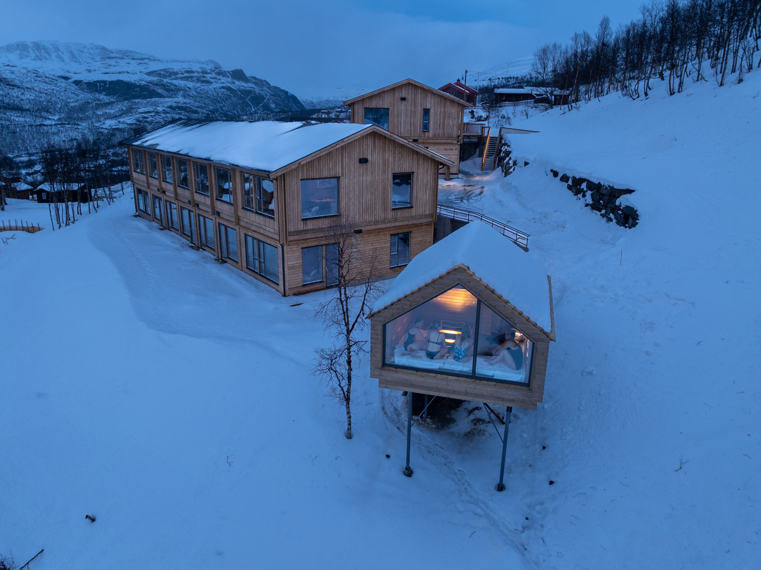 Friends enjoying a sauna at Filefjellstuene on a winter evening