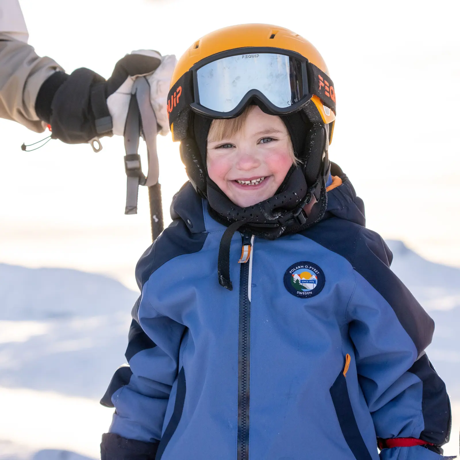 Nærbilde av barn i skibakken