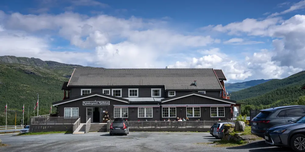 Facade Tyinkrysset Mountain Lodge. 