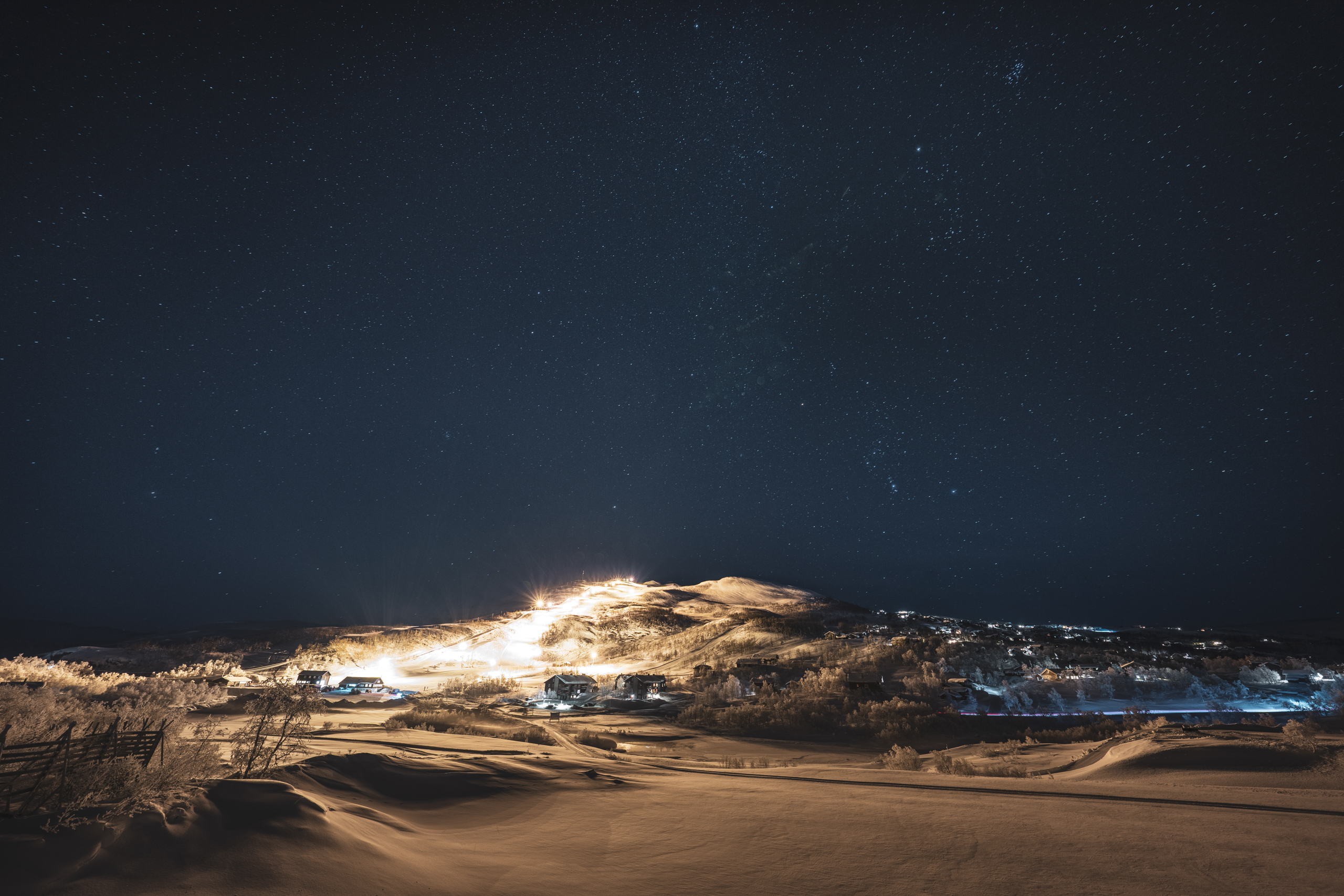 Evening skiing in Tyin Filefjell Ski Center under the starry sky
