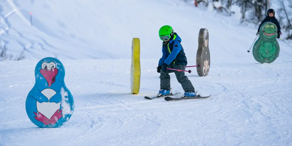 Children in the children's lift at Tyin Filefjell Ski Center