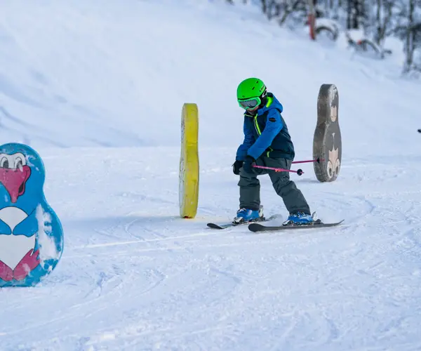 Children in the children's lift at Tyin Filefjell Ski Center
