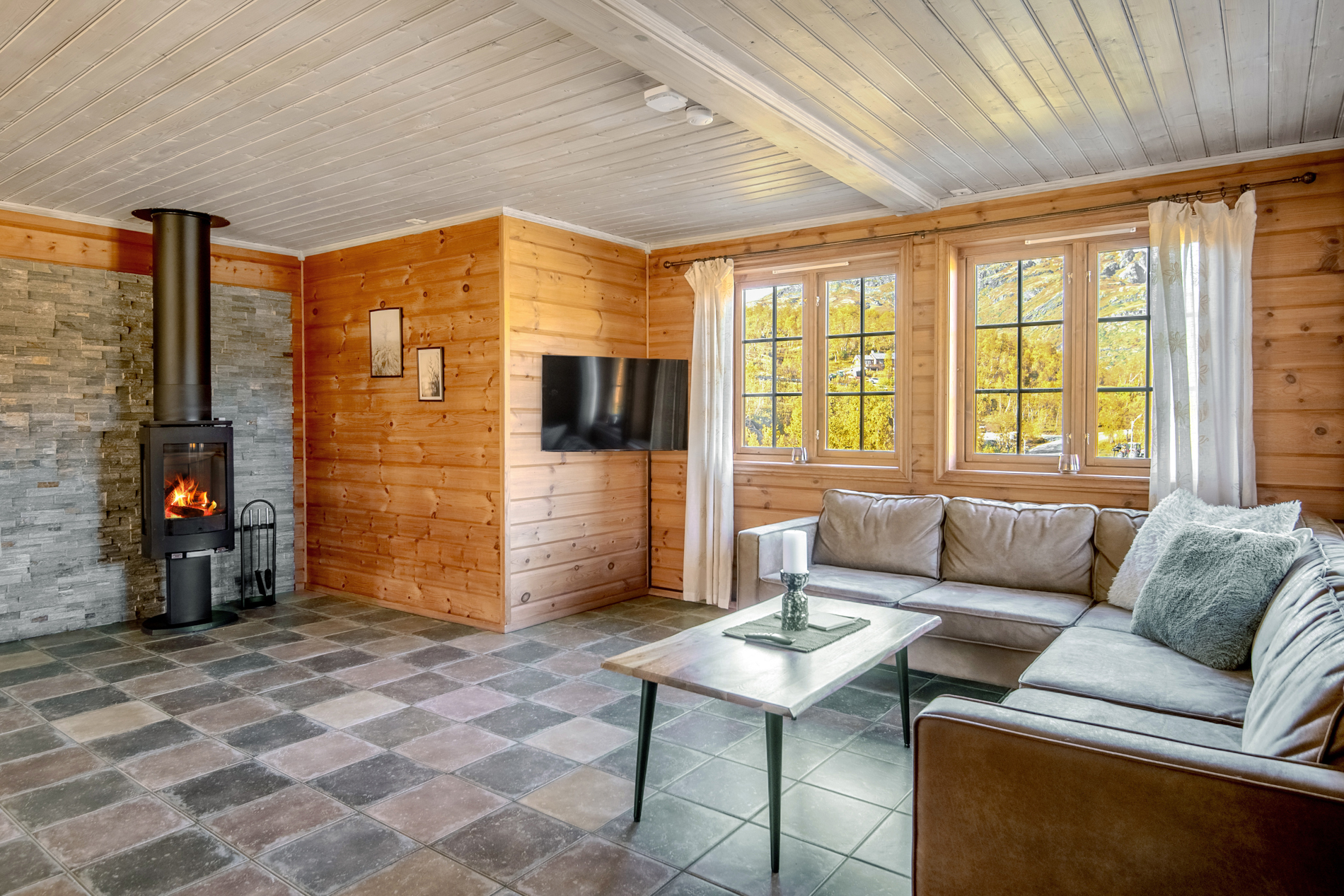 Open living room and kitchen in the apartments at Filefjellstuene