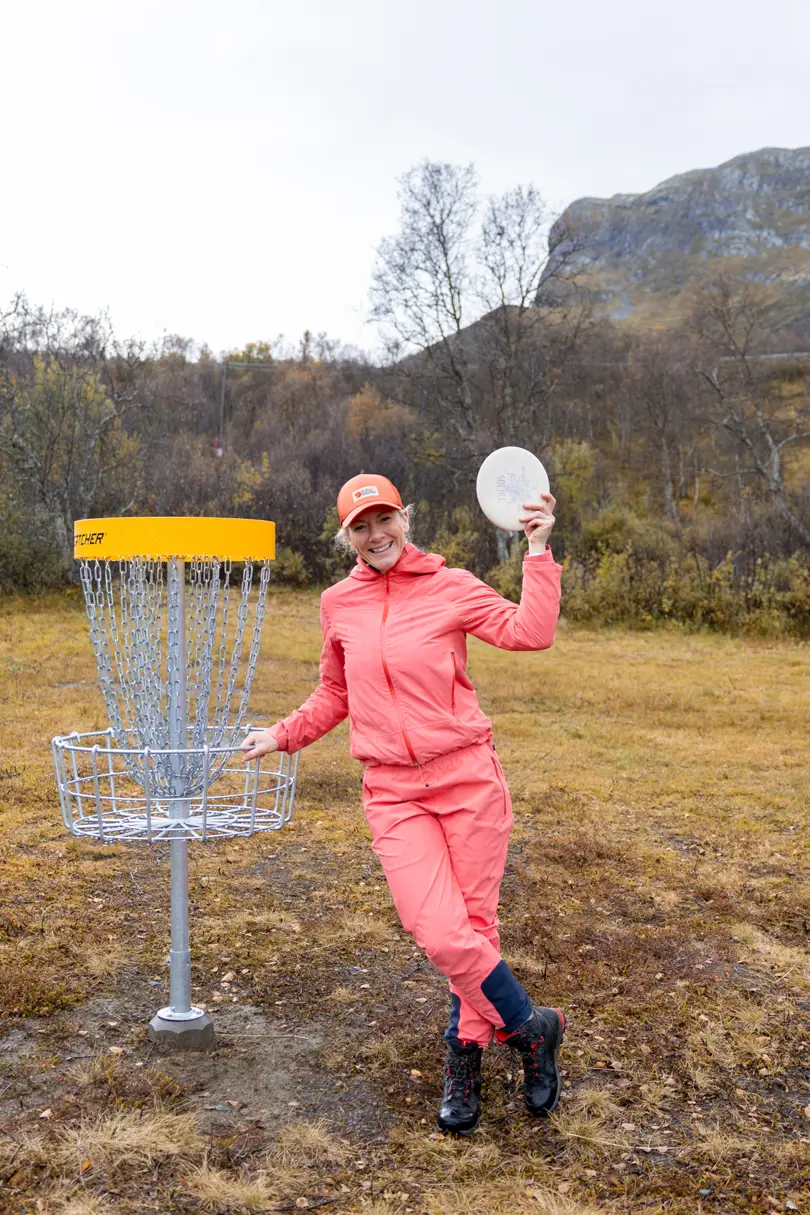 Participant ready to play frisbee golf at Tyin Filefjell