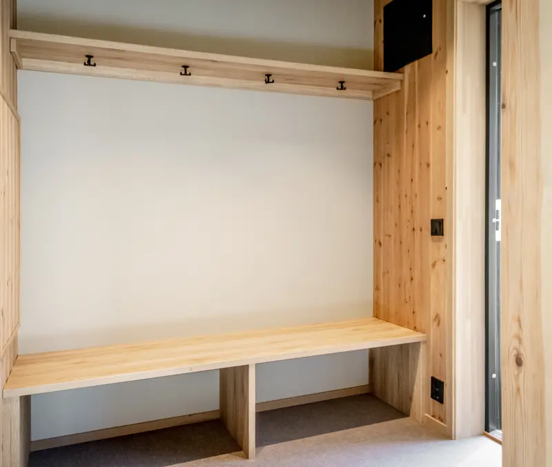 Storage in the hallway of hotel rooms at Filefjellstuene