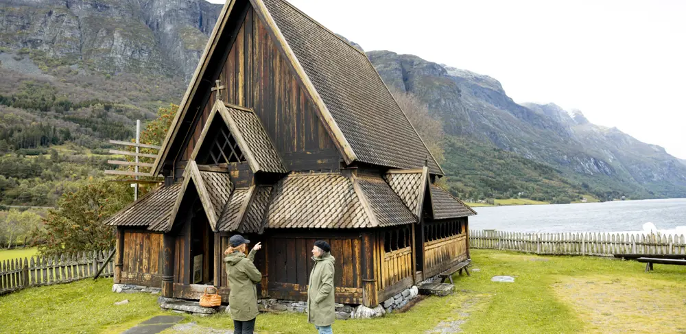 Guest and guide outside Øye Stave Church in Vang