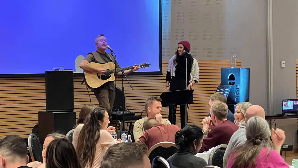 Hit Duo består av Odd Tore Moen og Linda Rebni Moen. 