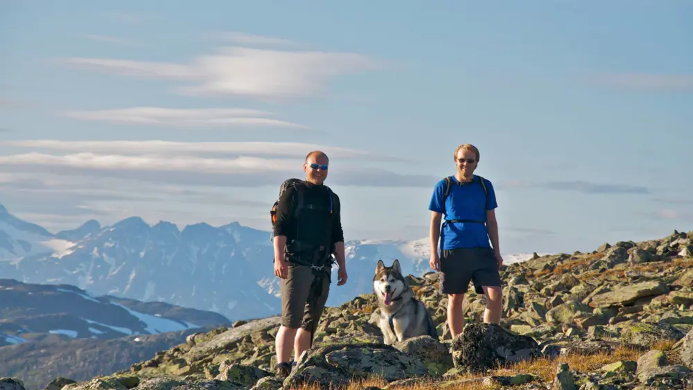 Vandrere på vej til Skutshødn i Vang