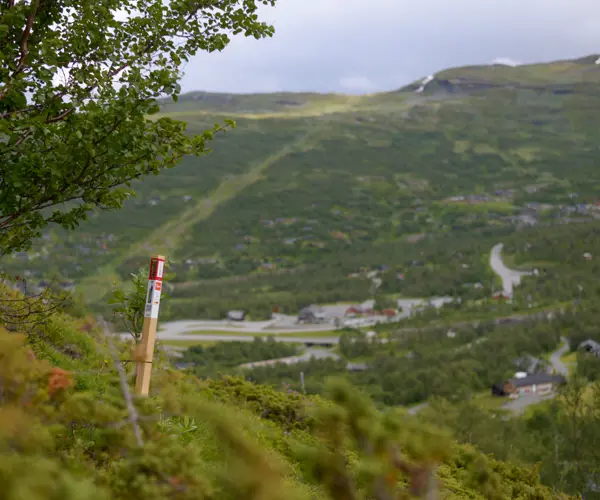 Stolpe i Stolpejakten plassert i vakre omgivelser på Tyin Filefjell