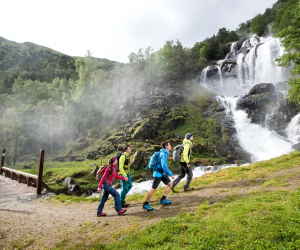 Turgåere på Kongevegen ved Galden