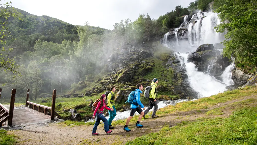 Hikers on Kongevegen at Galden