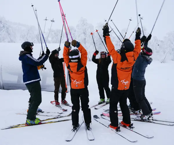 Students and teacher at ski school in Tyin Filefjell Ski Center