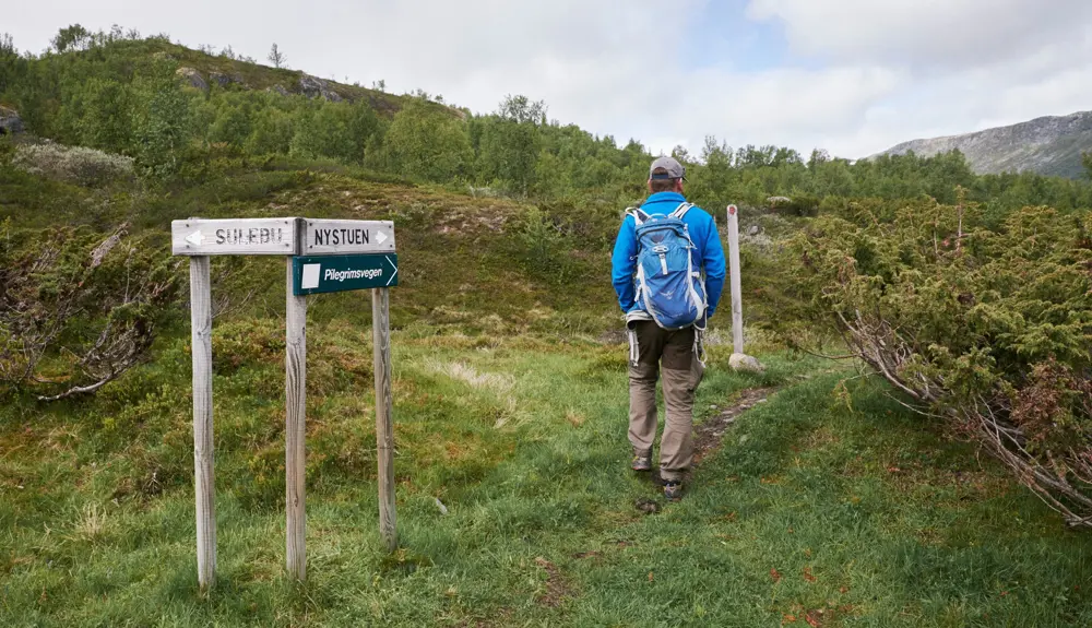Vandrer på en gåtur rundt Otrøvatnet